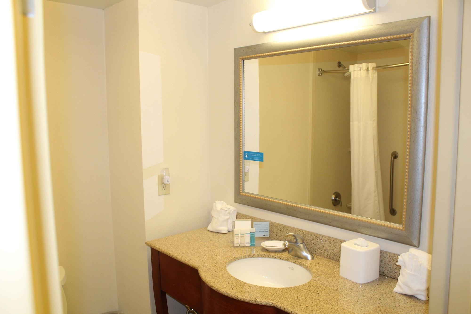Hampton Inn Gloucester Buitenkant foto