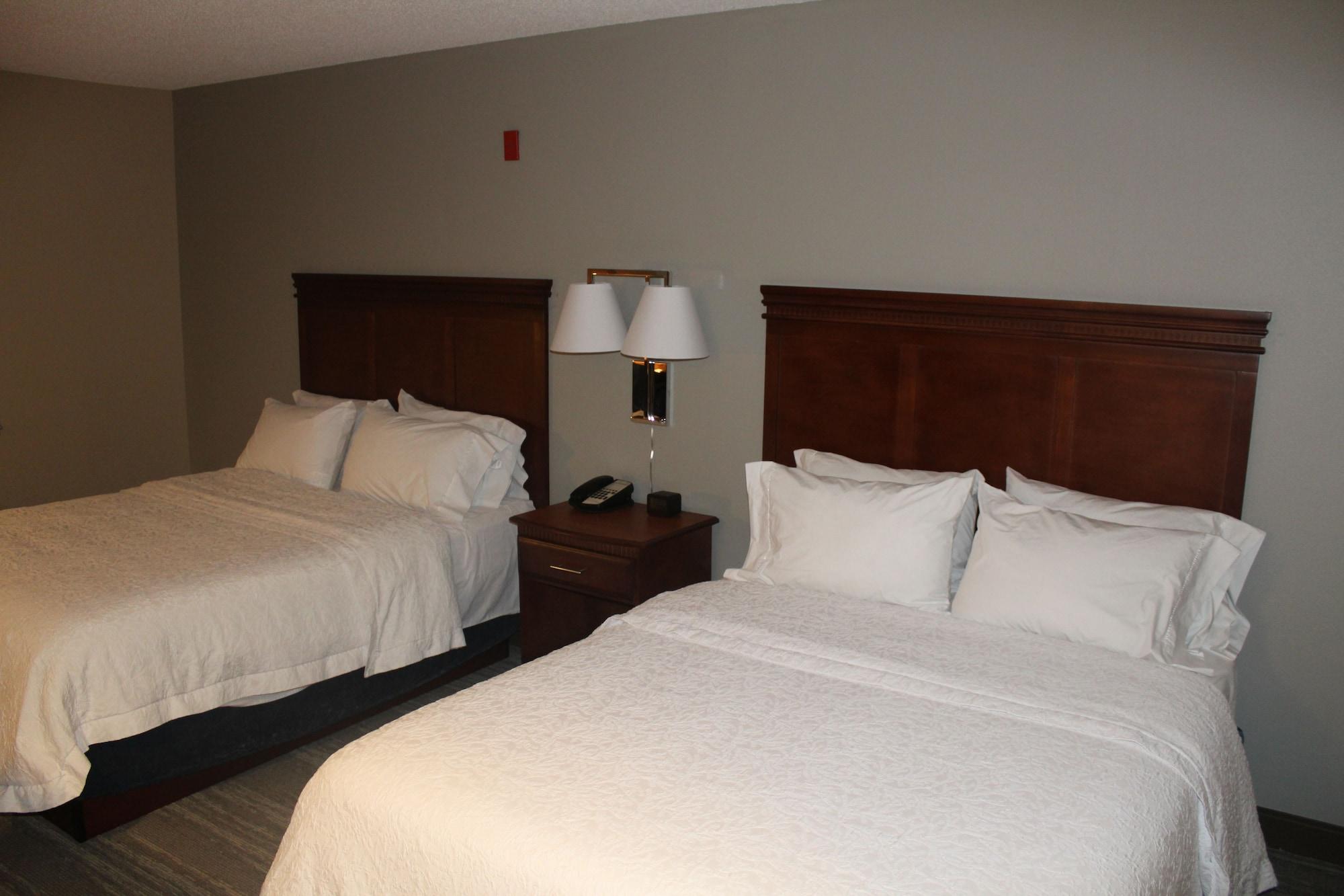 Hampton Inn Gloucester Buitenkant foto