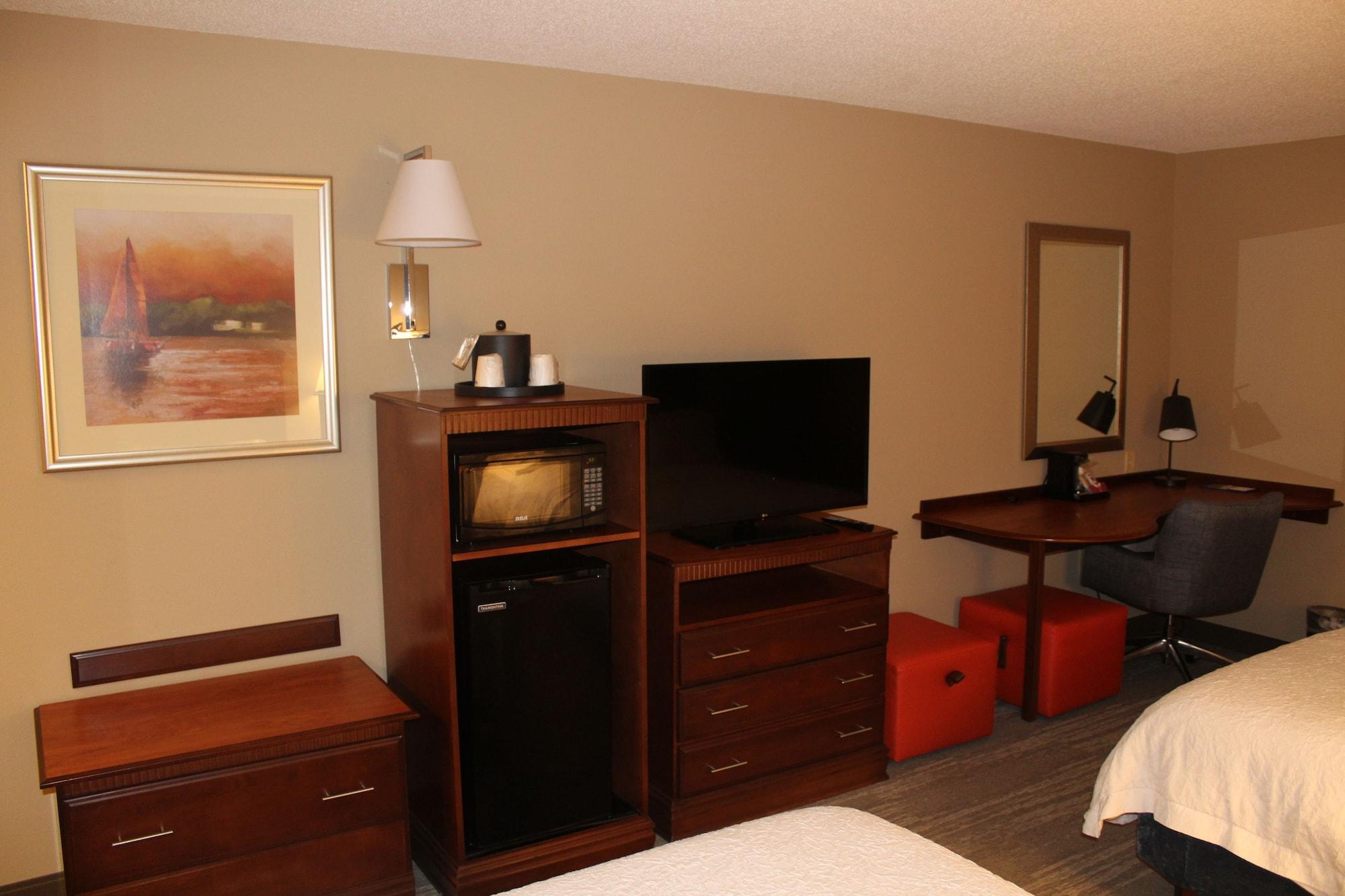Hampton Inn Gloucester Buitenkant foto