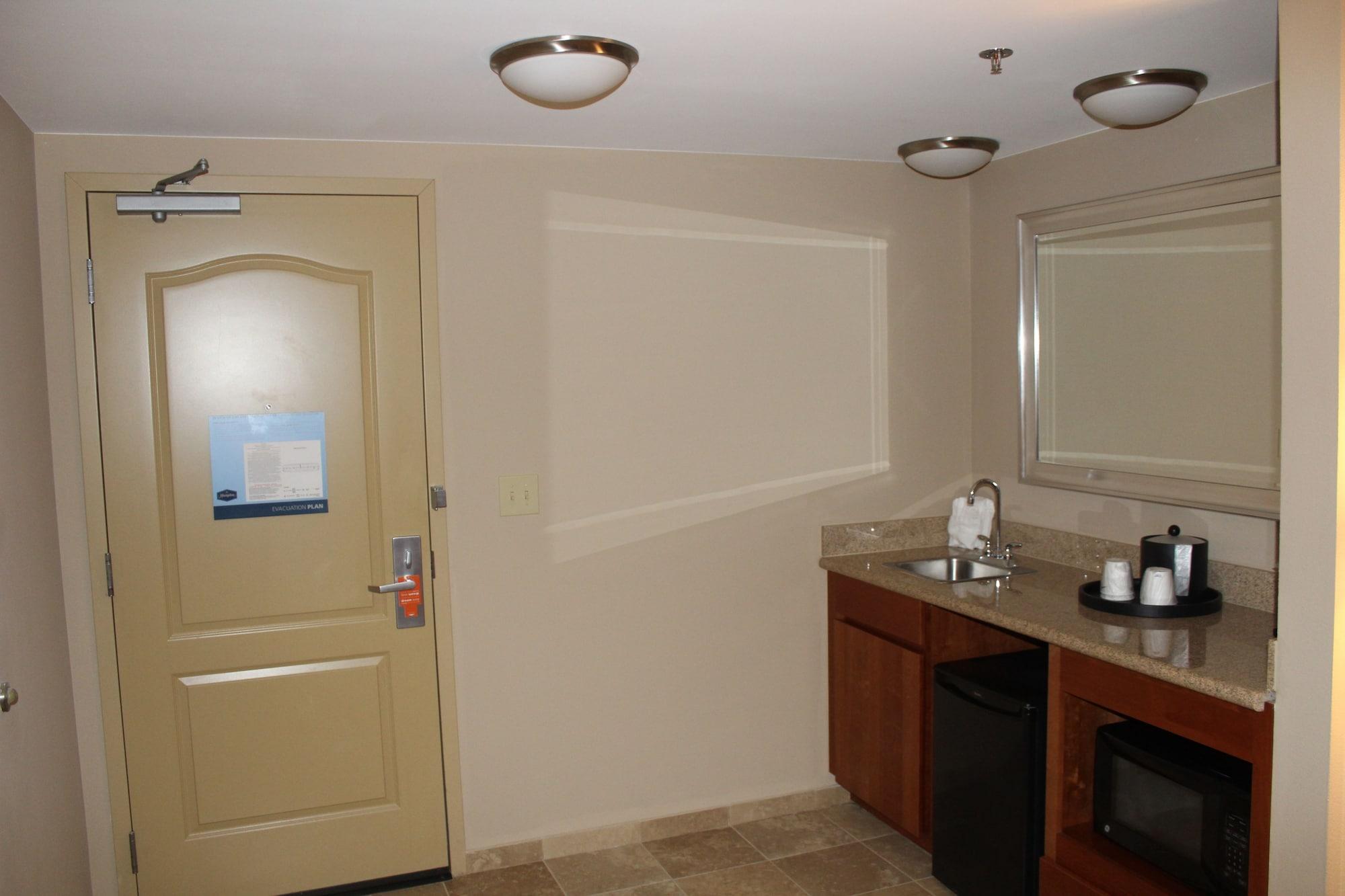 Hampton Inn Gloucester Buitenkant foto