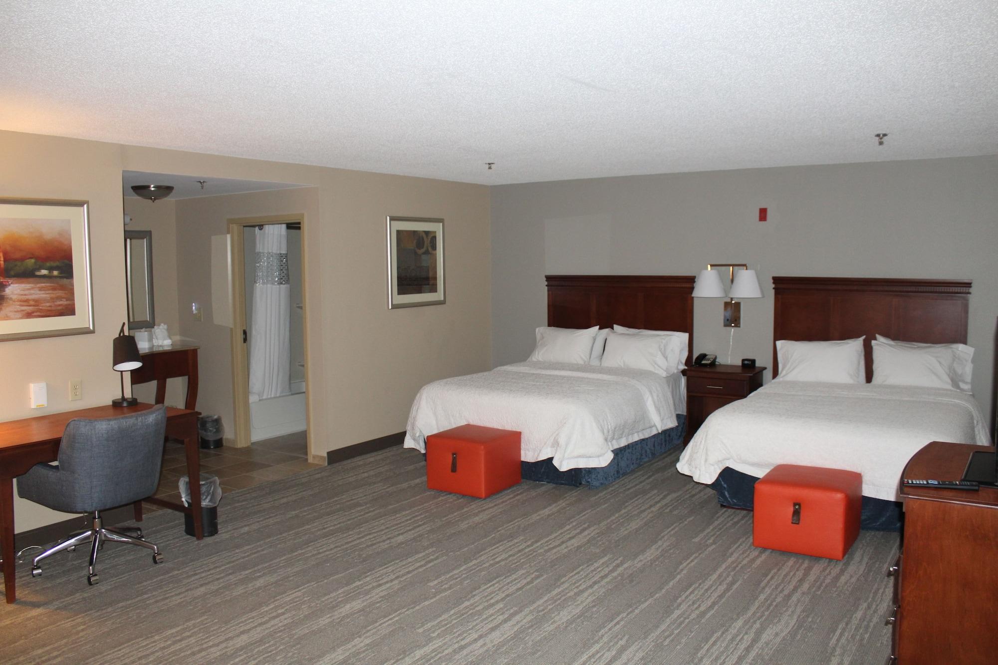 Hampton Inn Gloucester Buitenkant foto