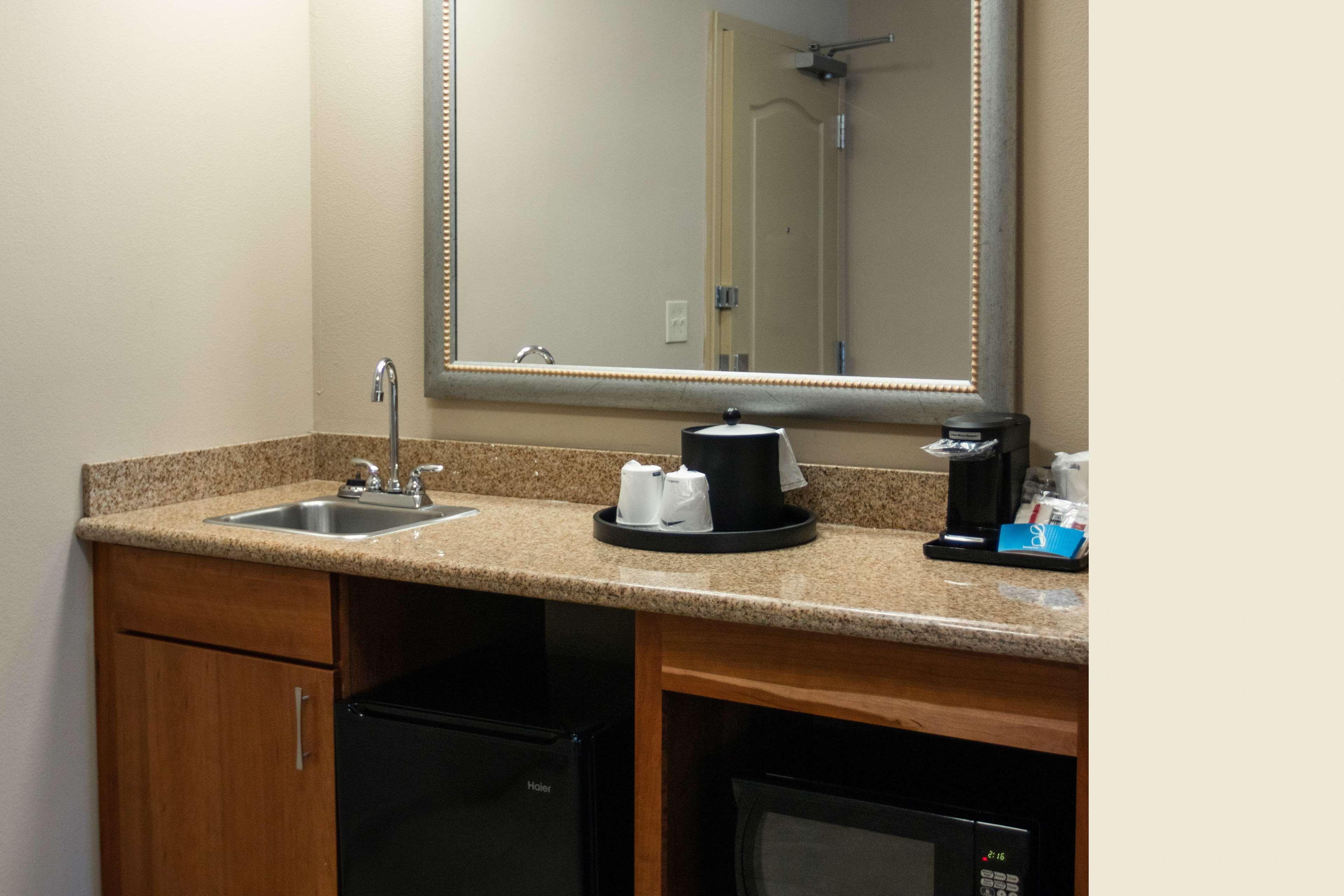 Hampton Inn Gloucester Buitenkant foto