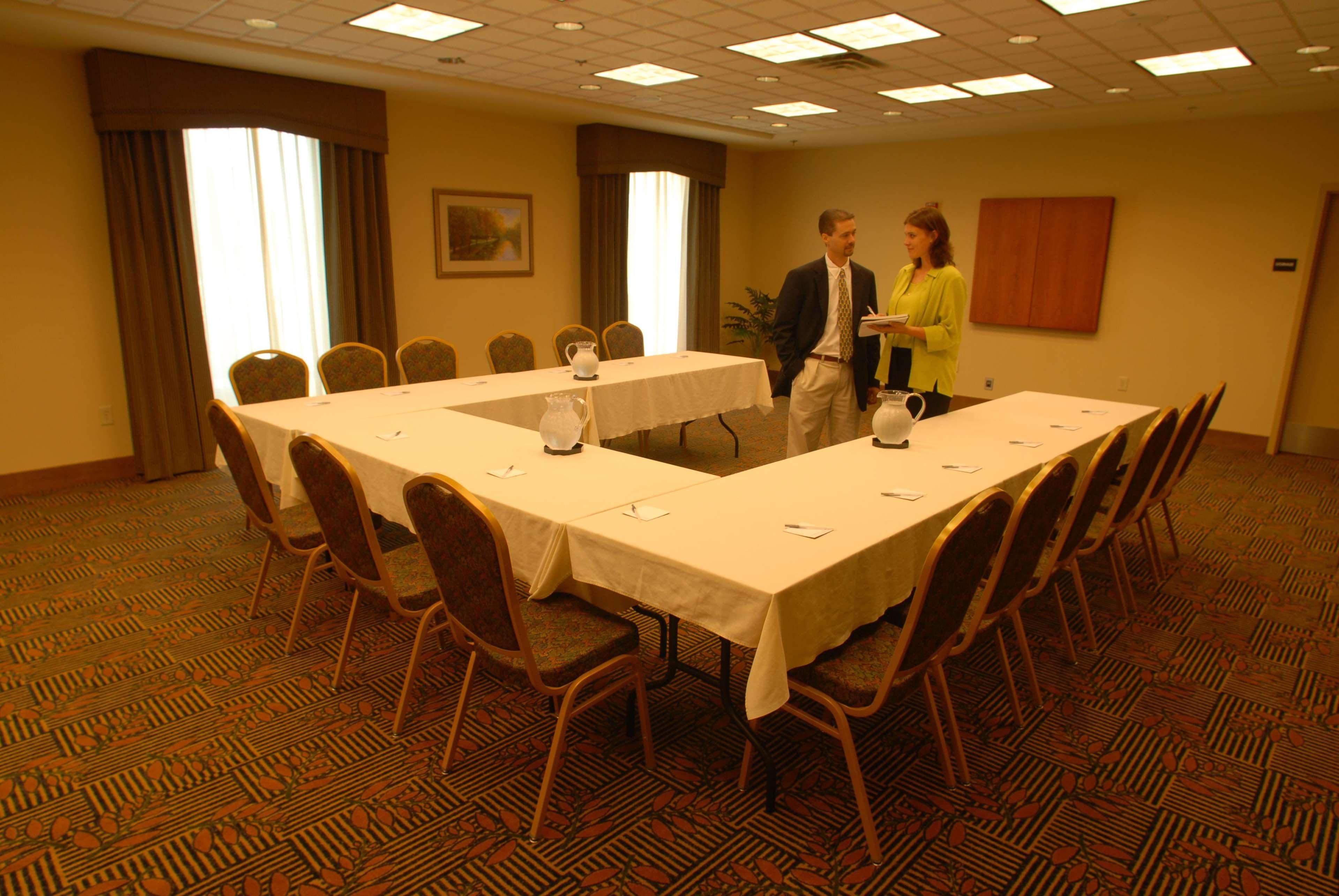 Hampton Inn Gloucester Buitenkant foto
