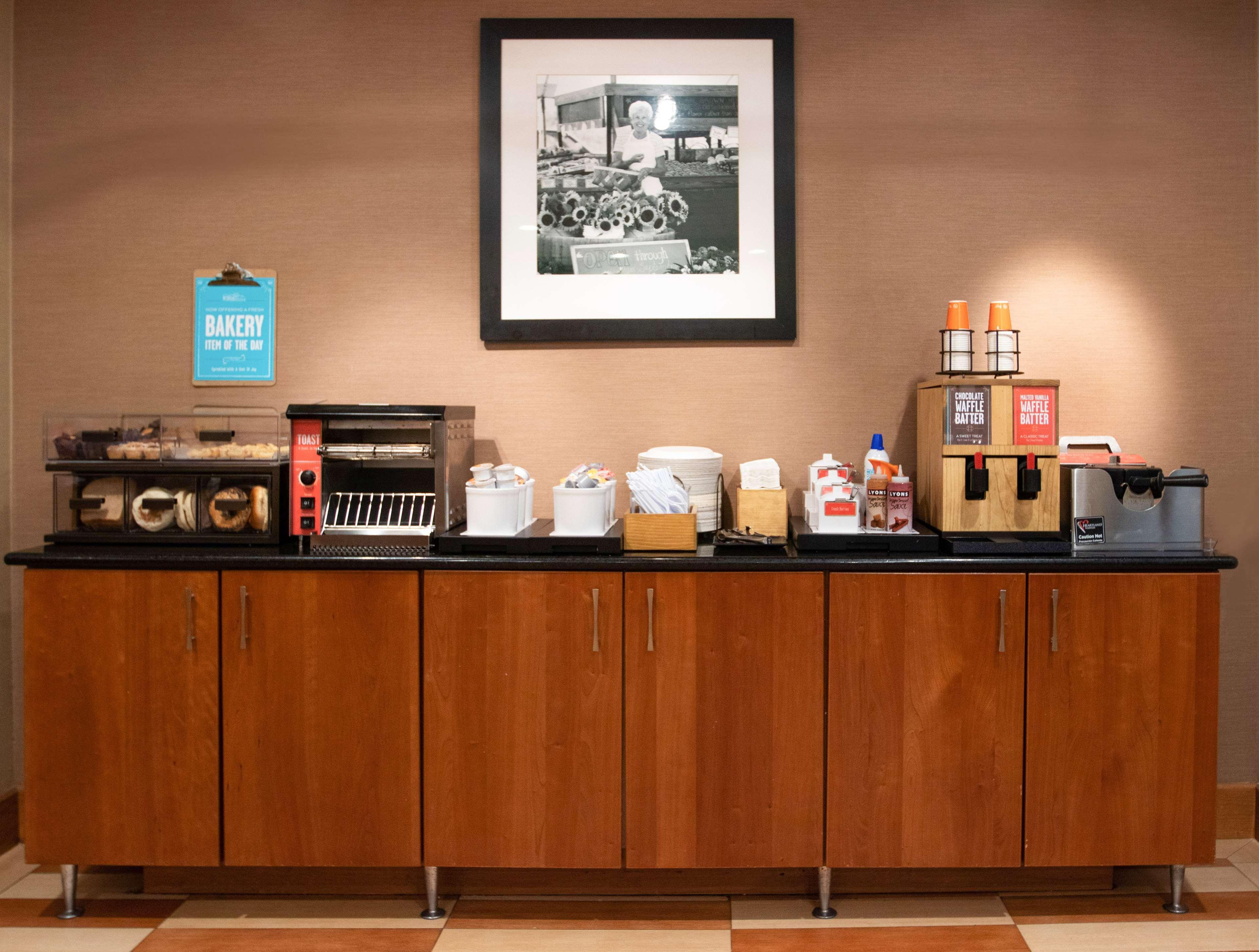 Hampton Inn Gloucester Buitenkant foto