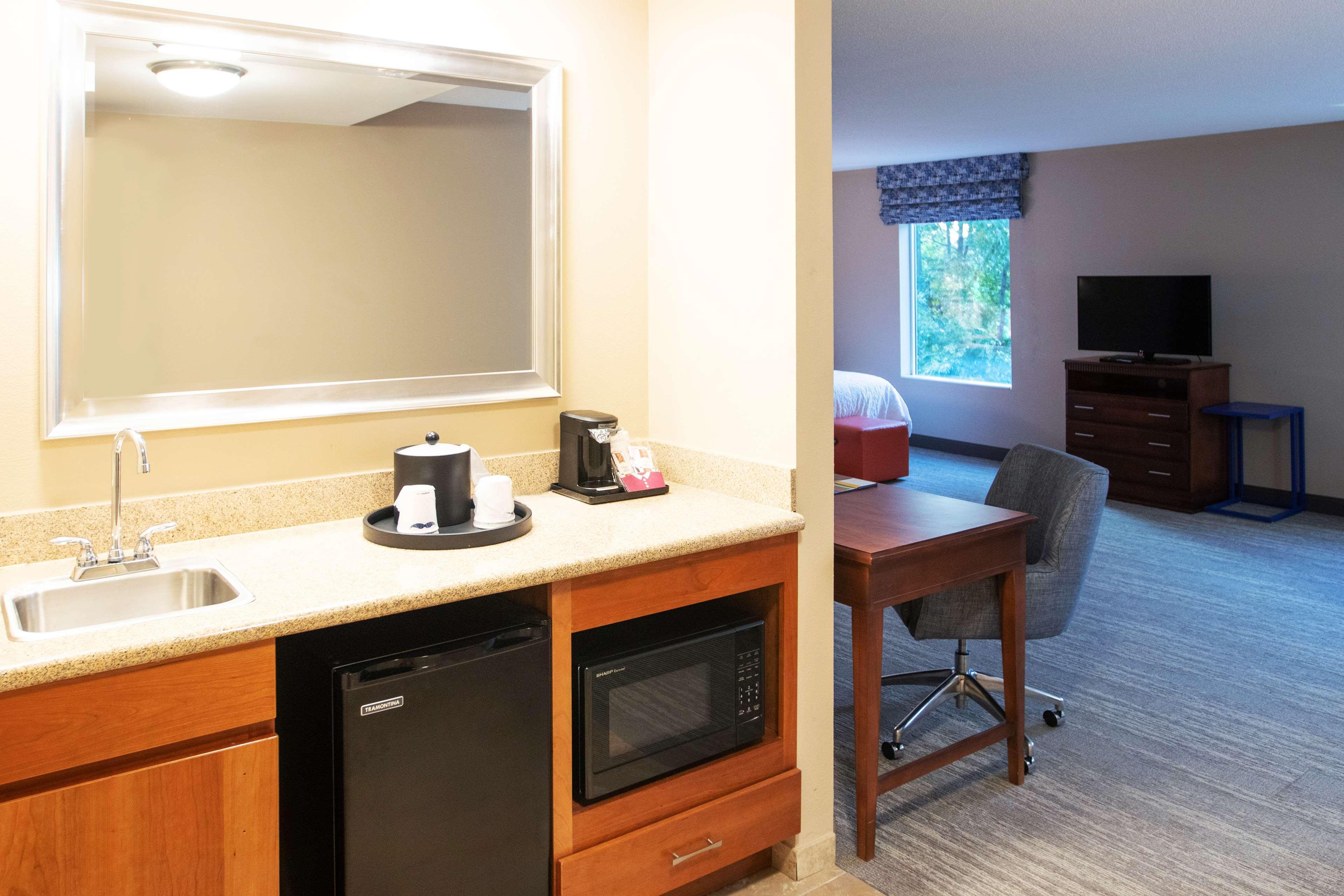 Hampton Inn Gloucester Buitenkant foto