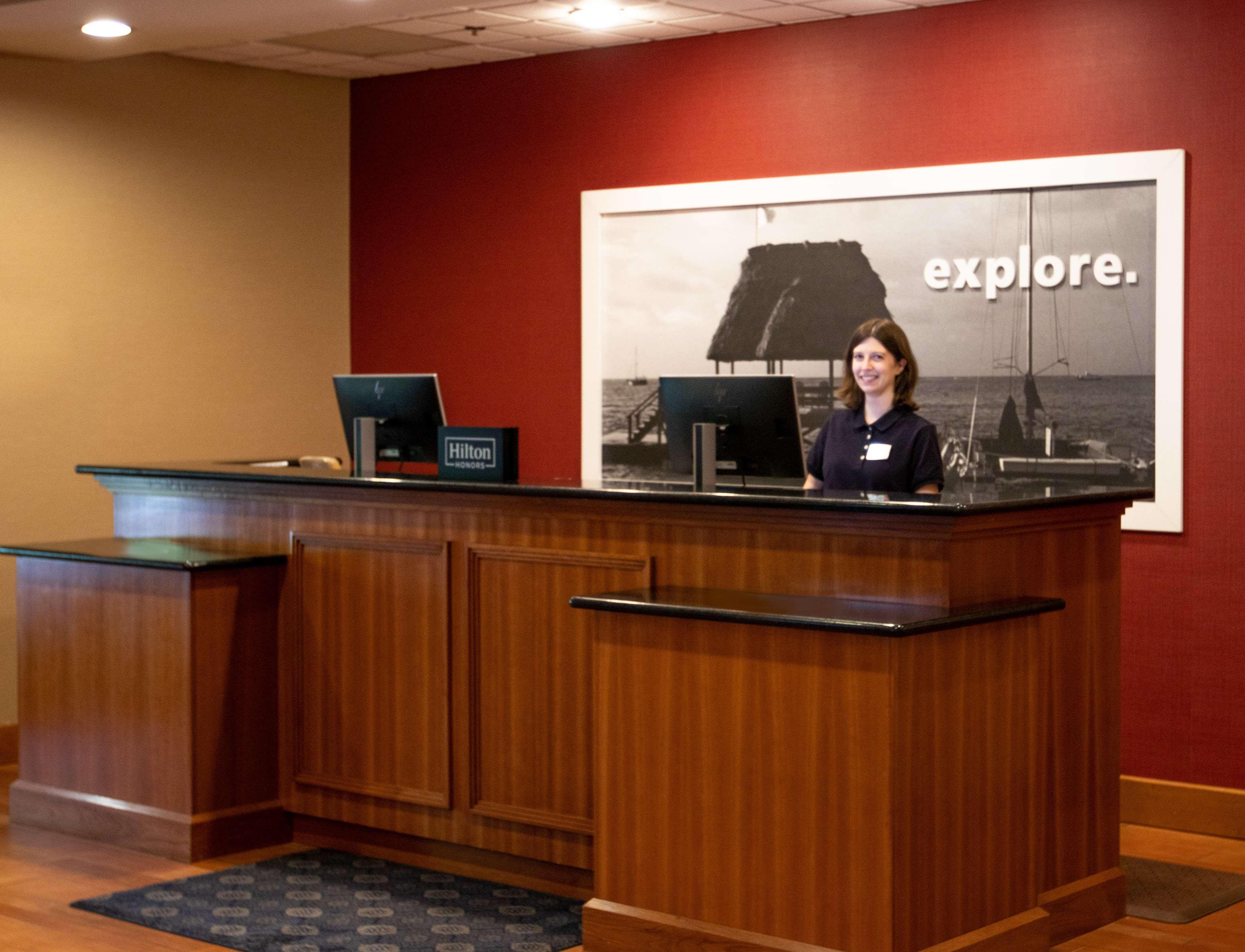 Hampton Inn Gloucester Buitenkant foto