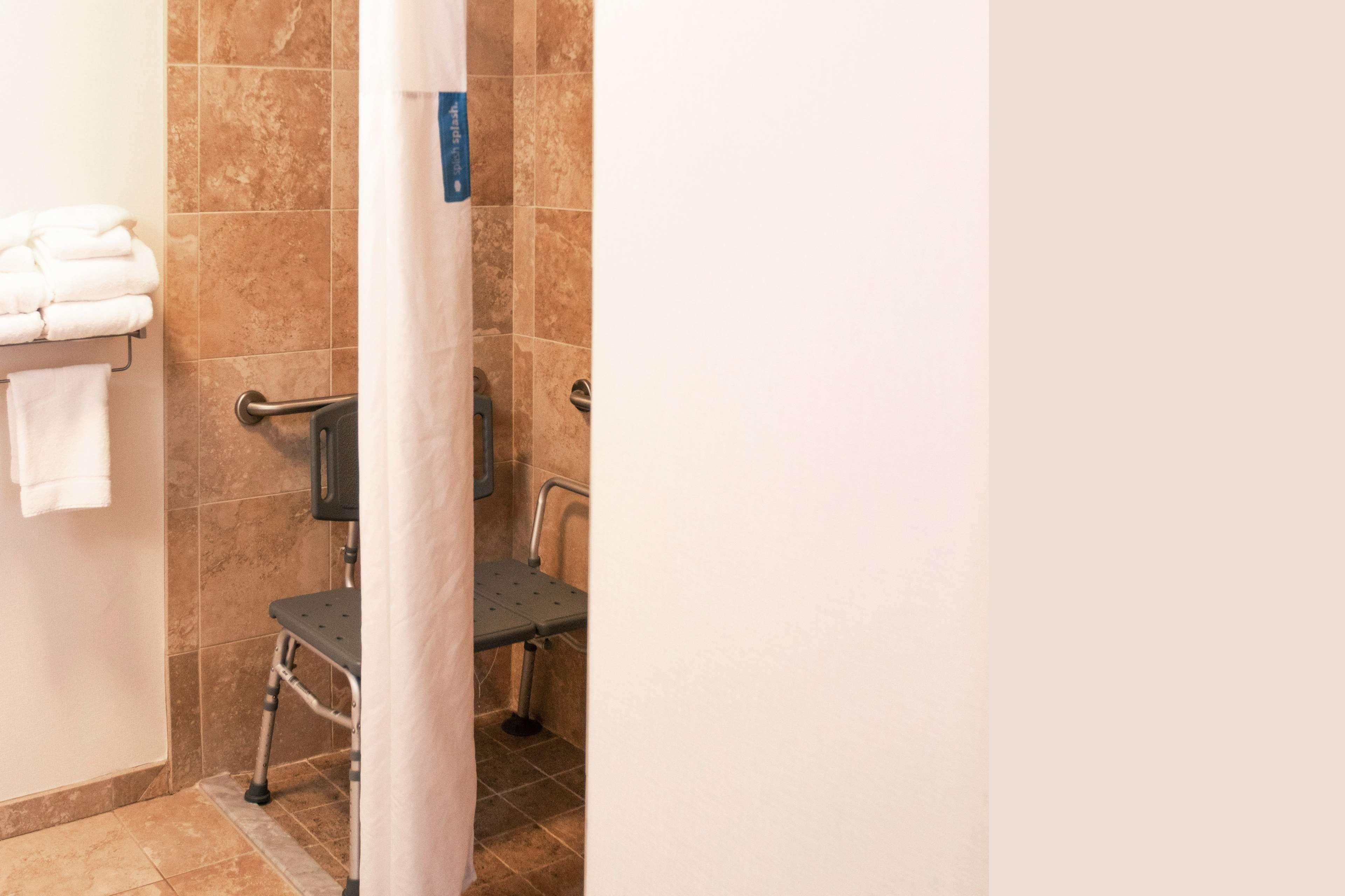 Hampton Inn Gloucester Buitenkant foto