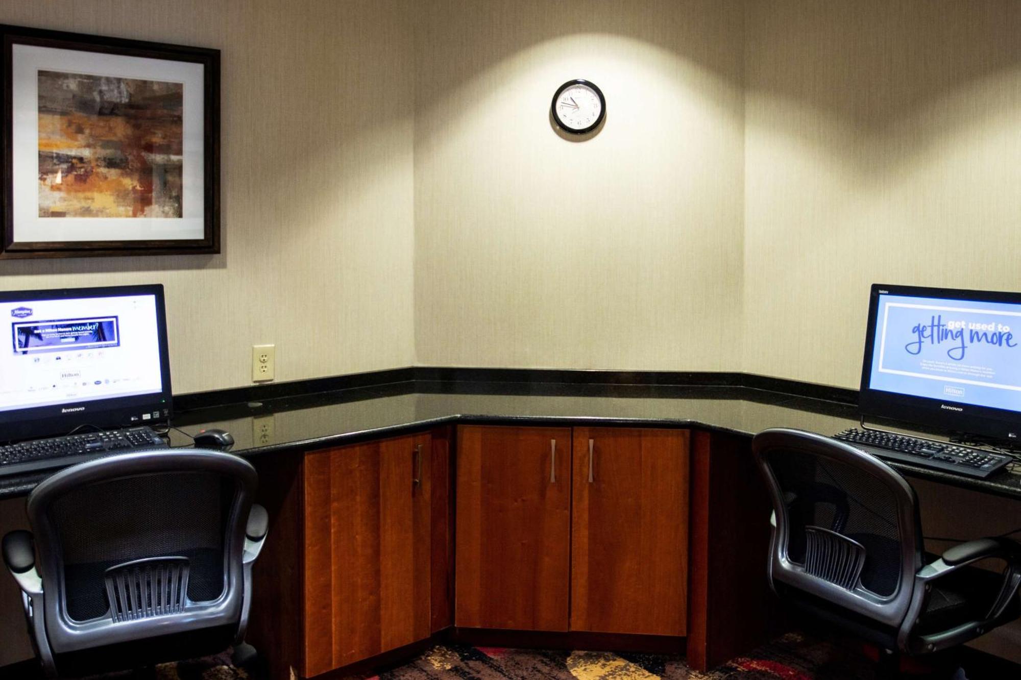 Hampton Inn Gloucester Buitenkant foto