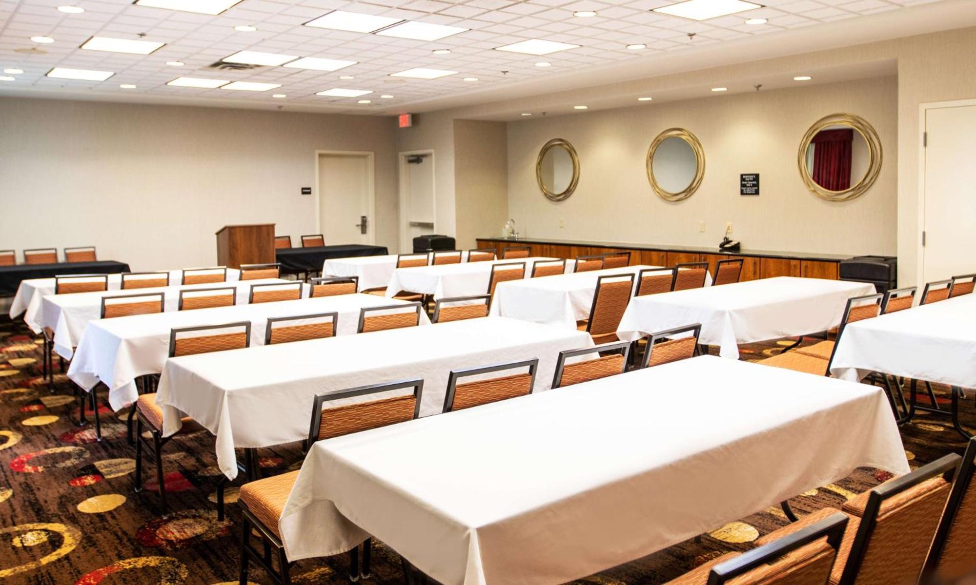 Hampton Inn Gloucester Buitenkant foto