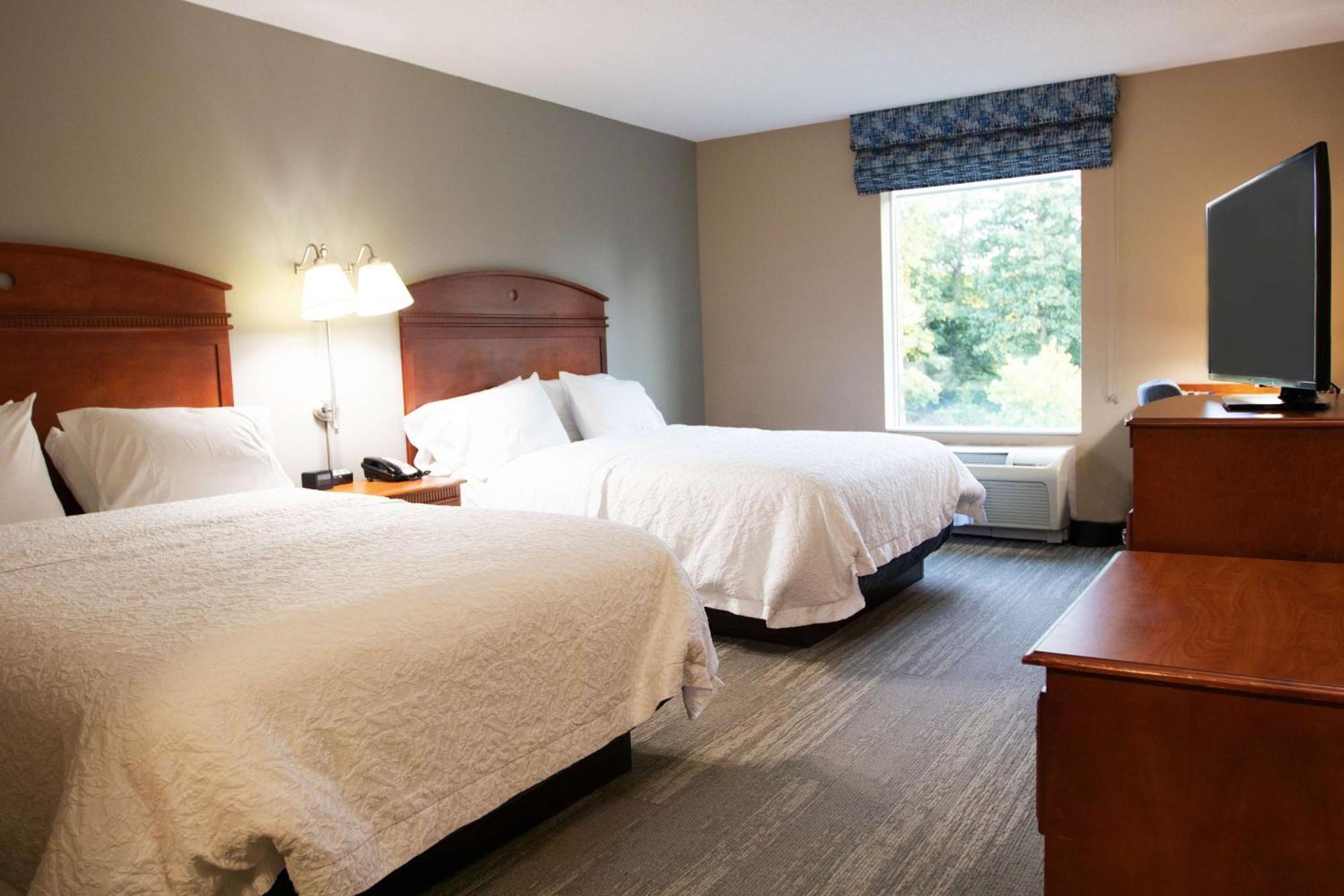 Hampton Inn Gloucester Buitenkant foto