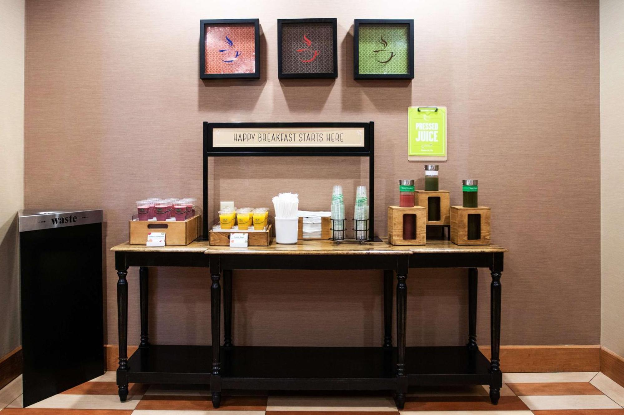 Hampton Inn Gloucester Buitenkant foto