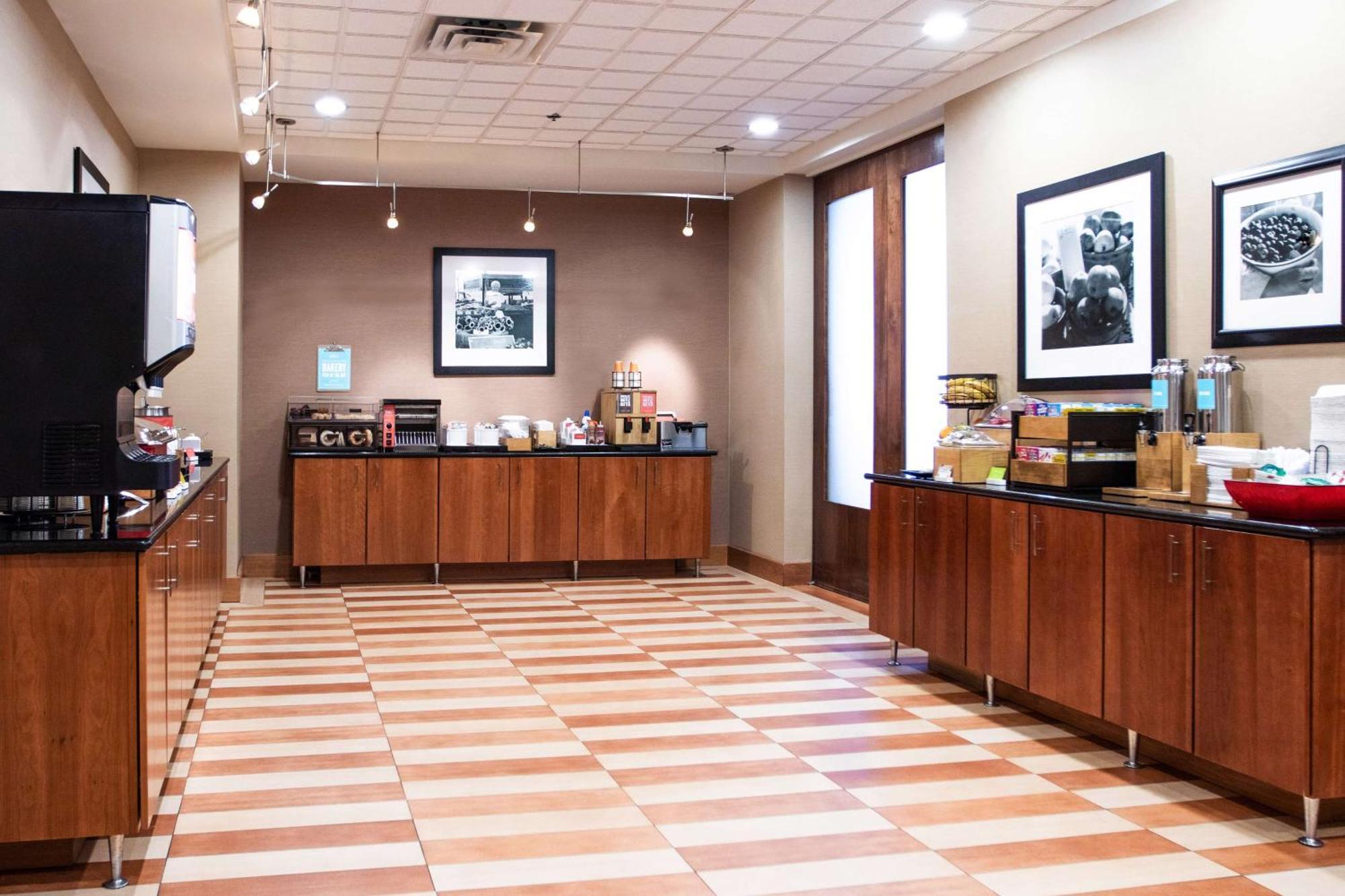 Hampton Inn Gloucester Buitenkant foto
