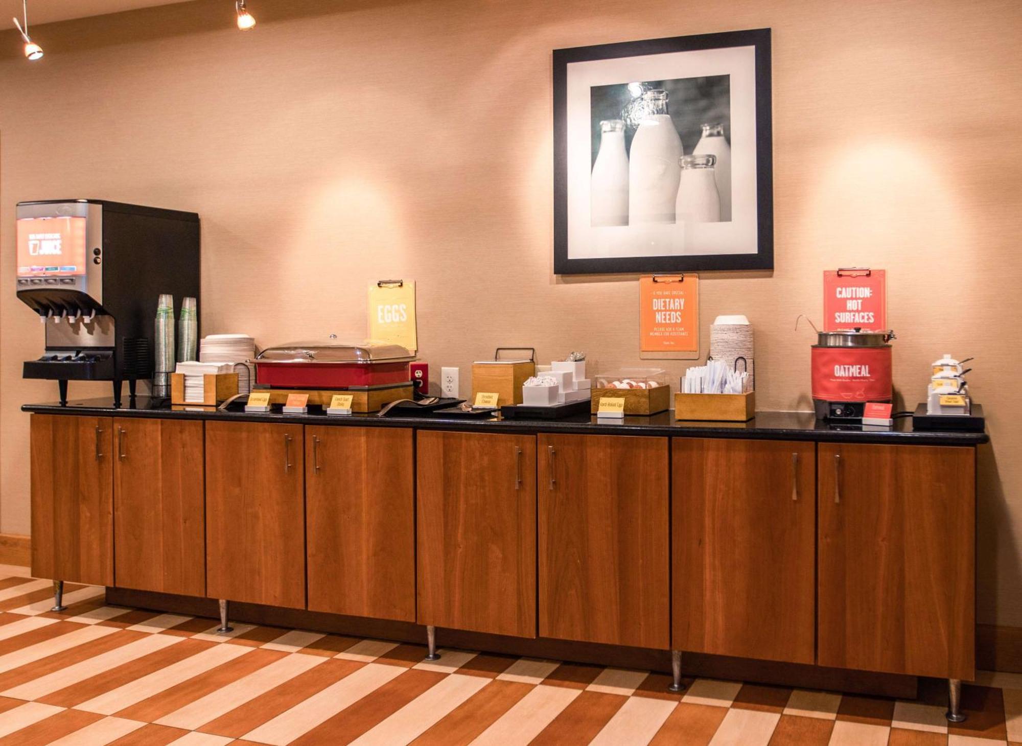 Hampton Inn Gloucester Buitenkant foto