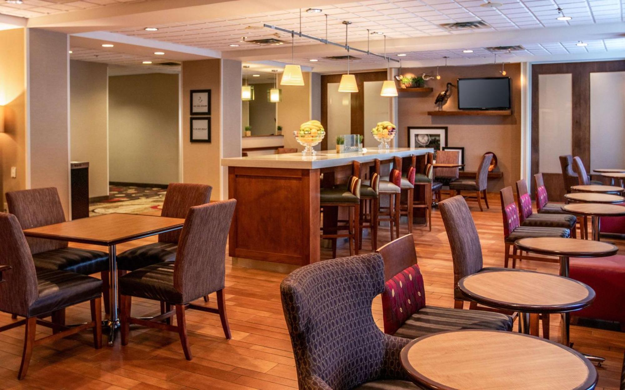 Hampton Inn Gloucester Buitenkant foto