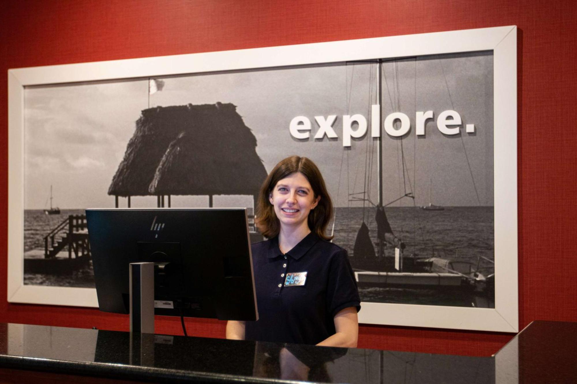 Hampton Inn Gloucester Buitenkant foto
